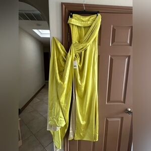 Beautiful prom dress *NEVER WOREN*